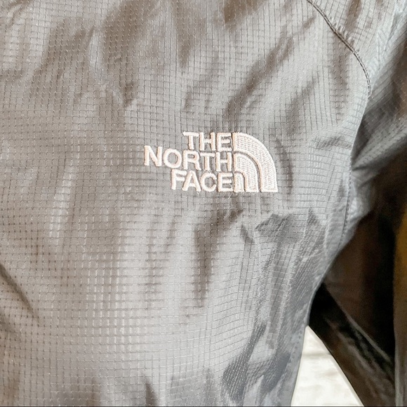 The North Face black HyVent 2.5L jacket - Picture 2 of 9